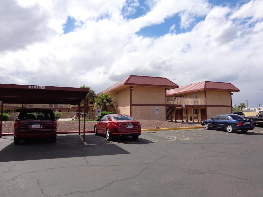 Knights Inn Phoenix At N Black Canyon Hwy Luaran gambar